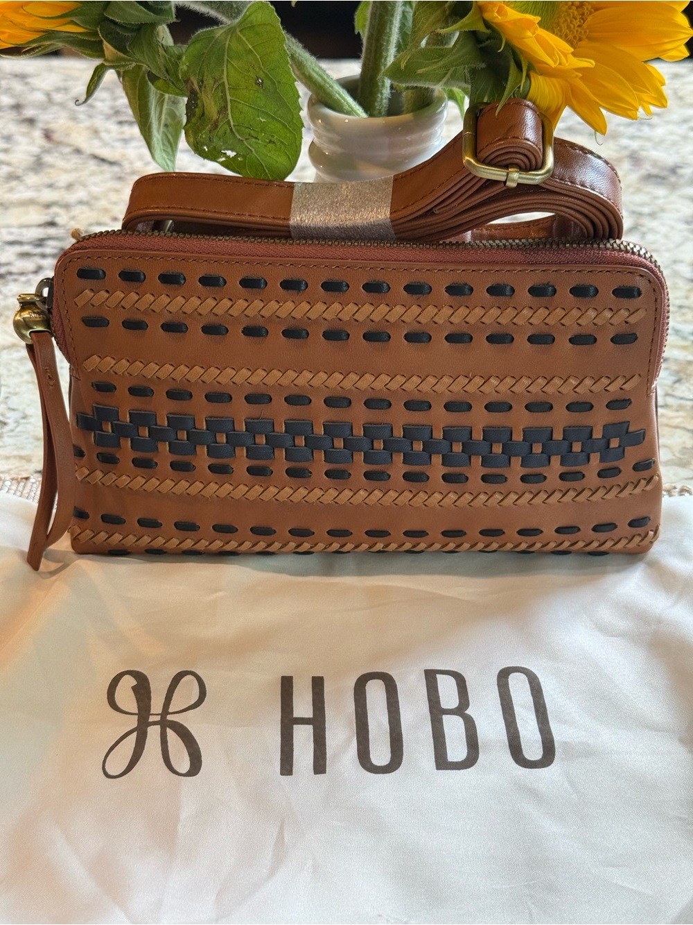 NEW HOBO Fern Slim Belt Bag
Smooth Leather with Multi Stitch In Timberline